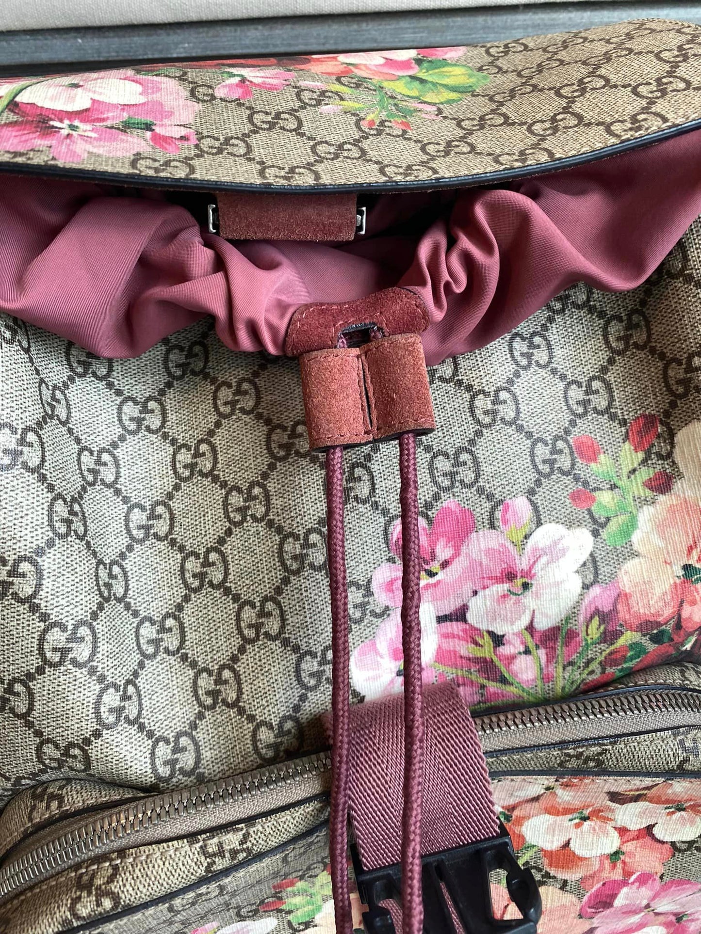 Gucci GG Supreme Blooms Backpack