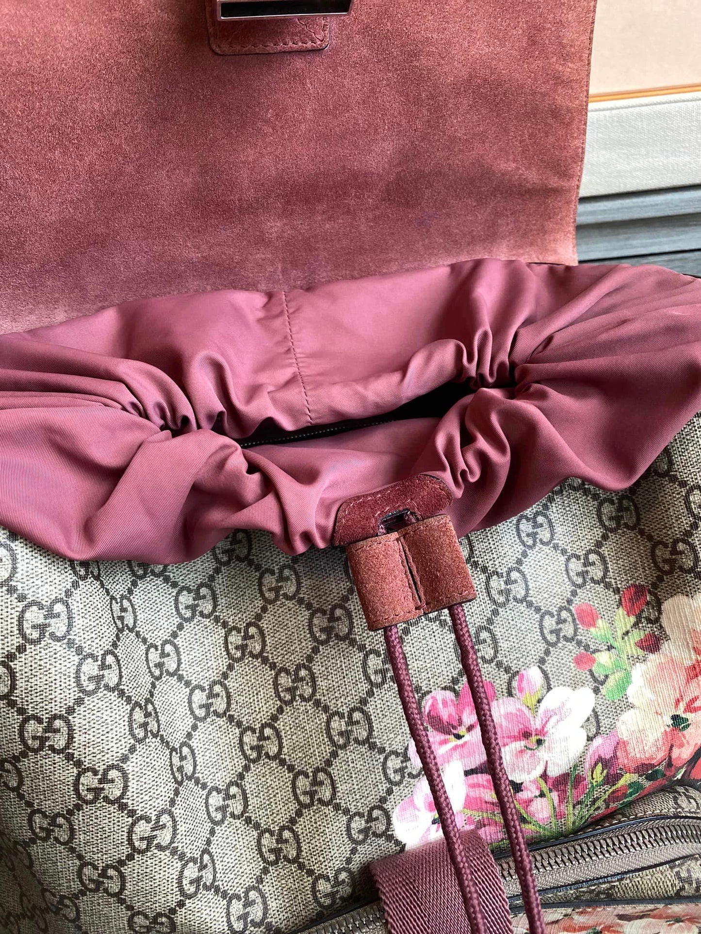 Gucci GG Supreme Blooms Backpack