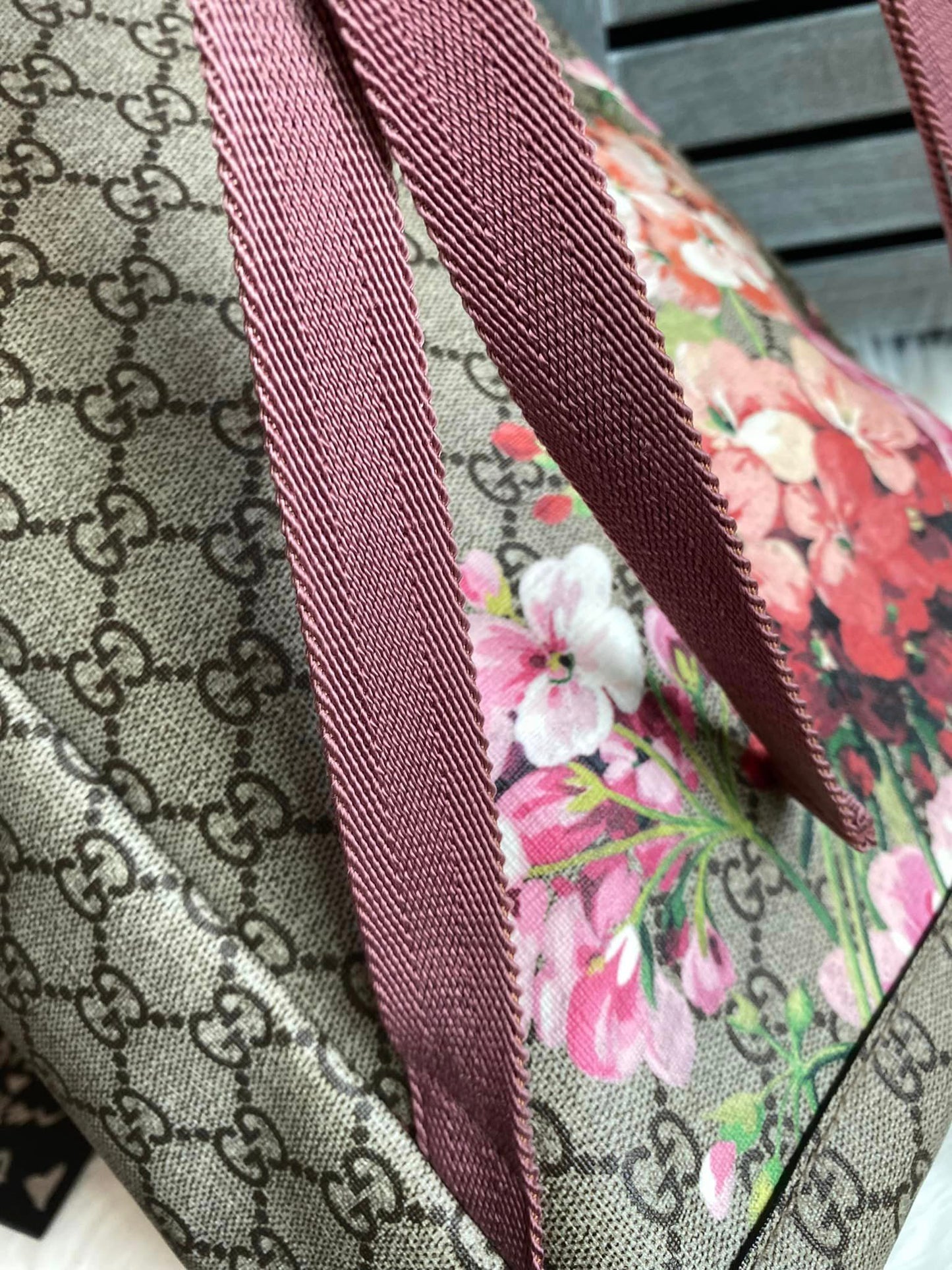 Gucci GG Supreme Blooms Backpack