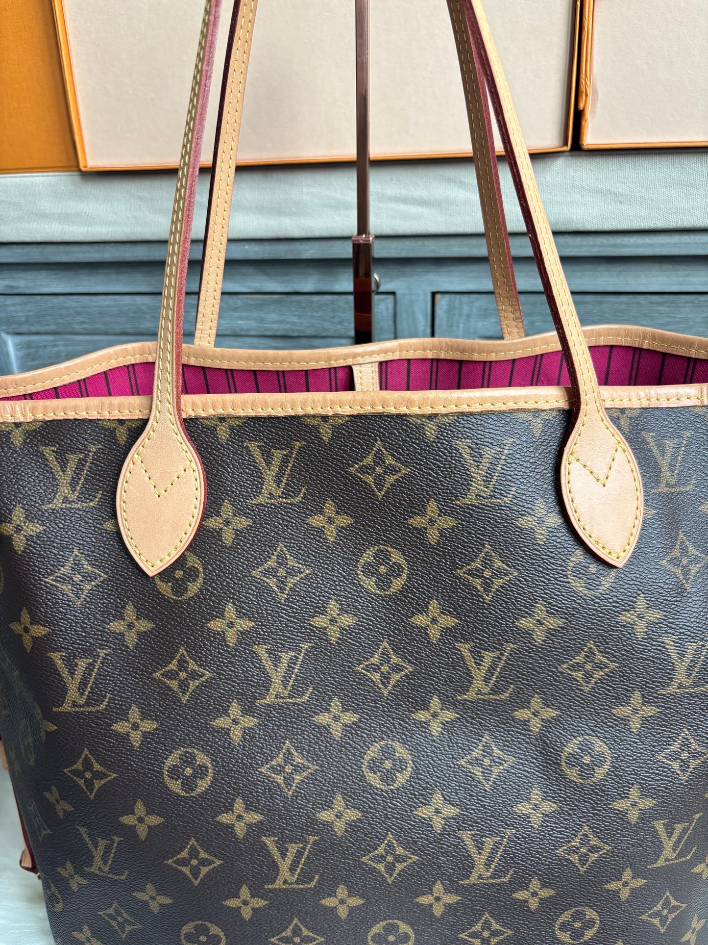 Louis Vuitton Neverfull MM With Pouch - Pivoine/ Pink Interior