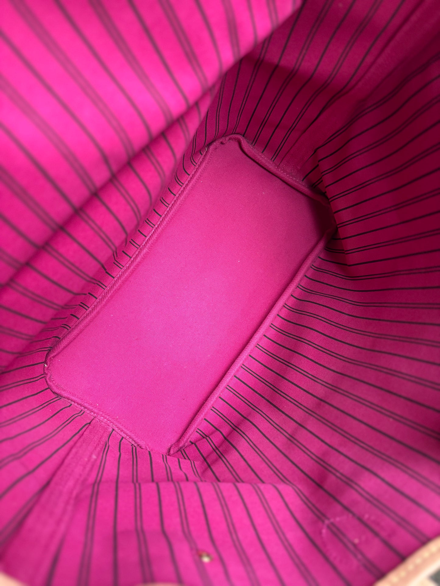Louis Vuitton Neverfull MM With Pouch - Pivoine/ Pink Interior