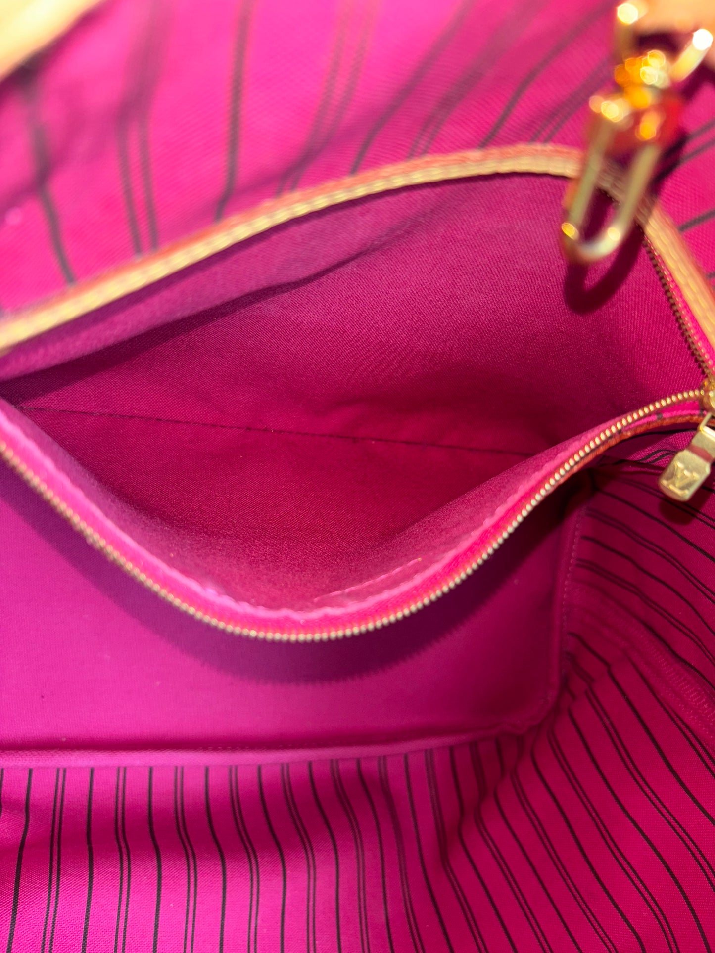 Louis Vuitton Neverfull MM With Pouch - Pivoine/ Pink Interior