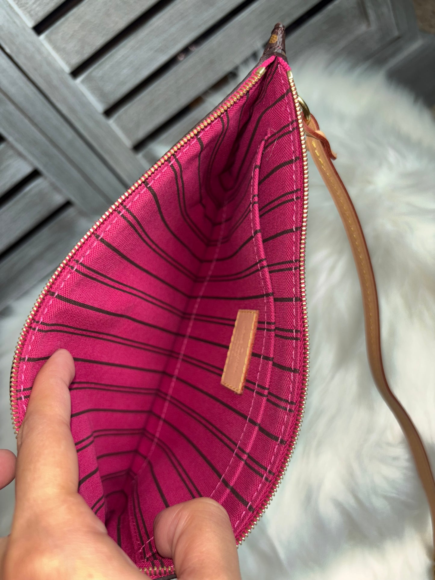 Louis Vuitton Neverfull MM With Pouch - Pivoine/ Pink Interior