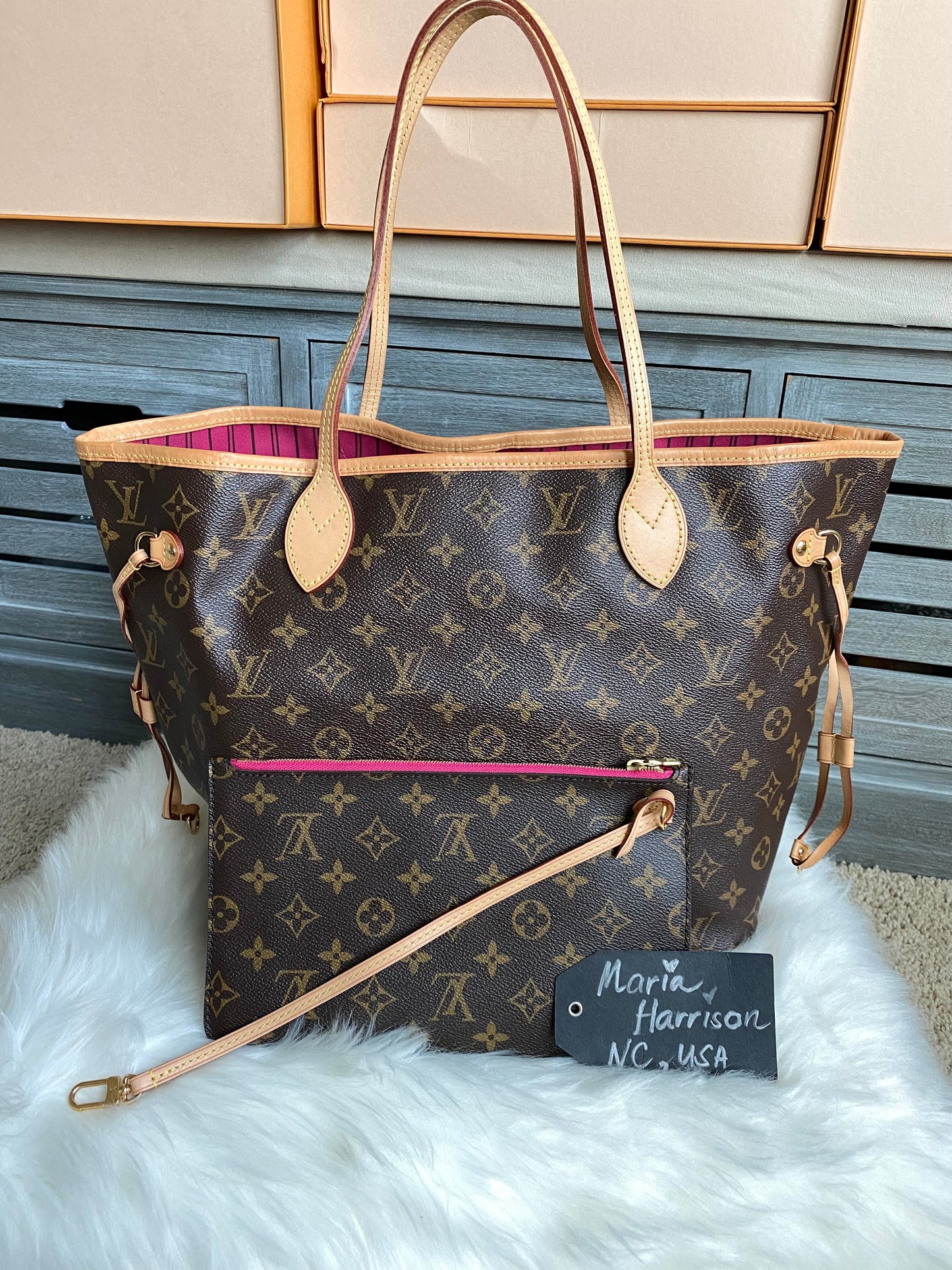 Louis Vuitton Neverfull MM With Pouch - Pink/Pivoine Interior