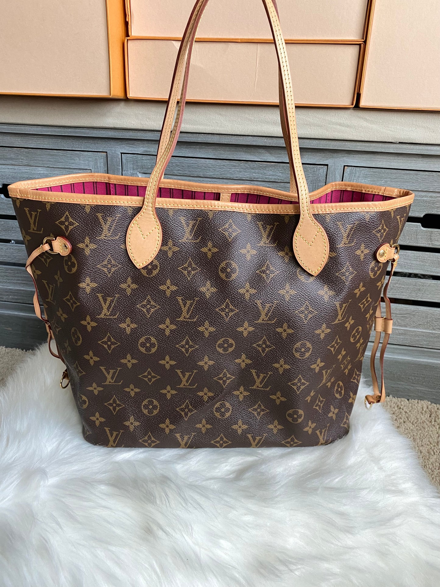 Louis Vuitton Neverfull MM With Pouch - Pink/Pivoine Interior