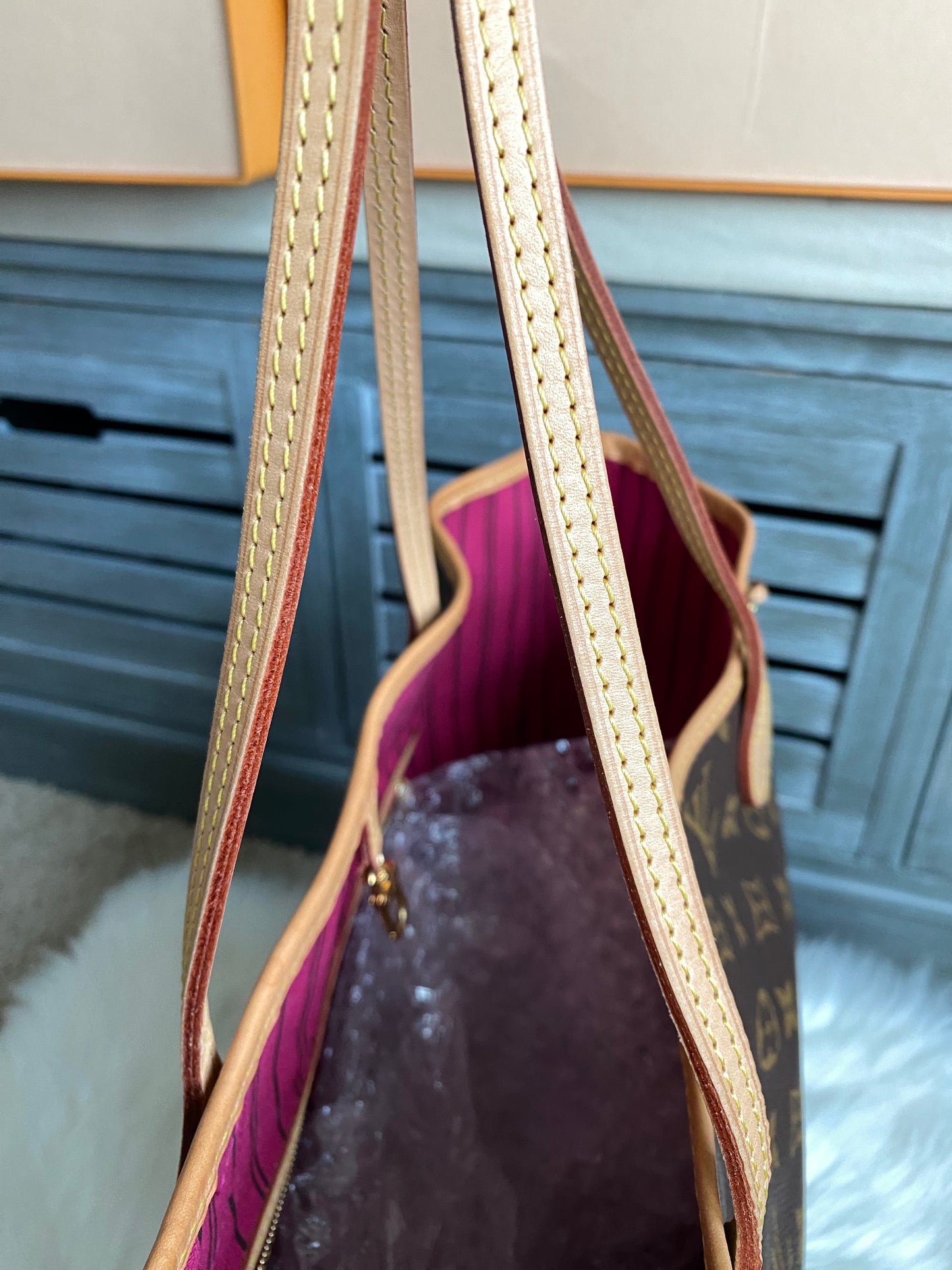 Louis Vuitton Neverfull MM With Pouch - Pink/Pivoine Interior
