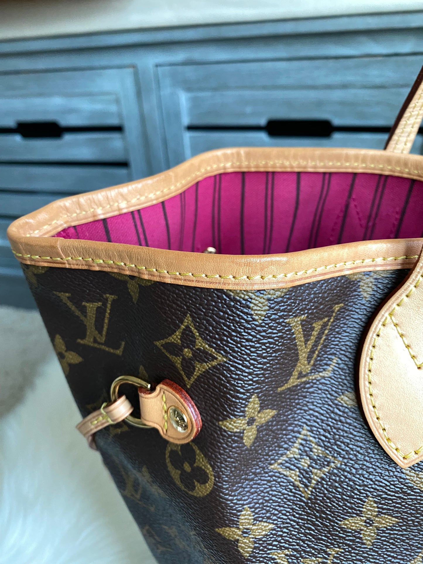 Louis Vuitton Neverfull MM With Pouch - Pink/Pivoine Interior
