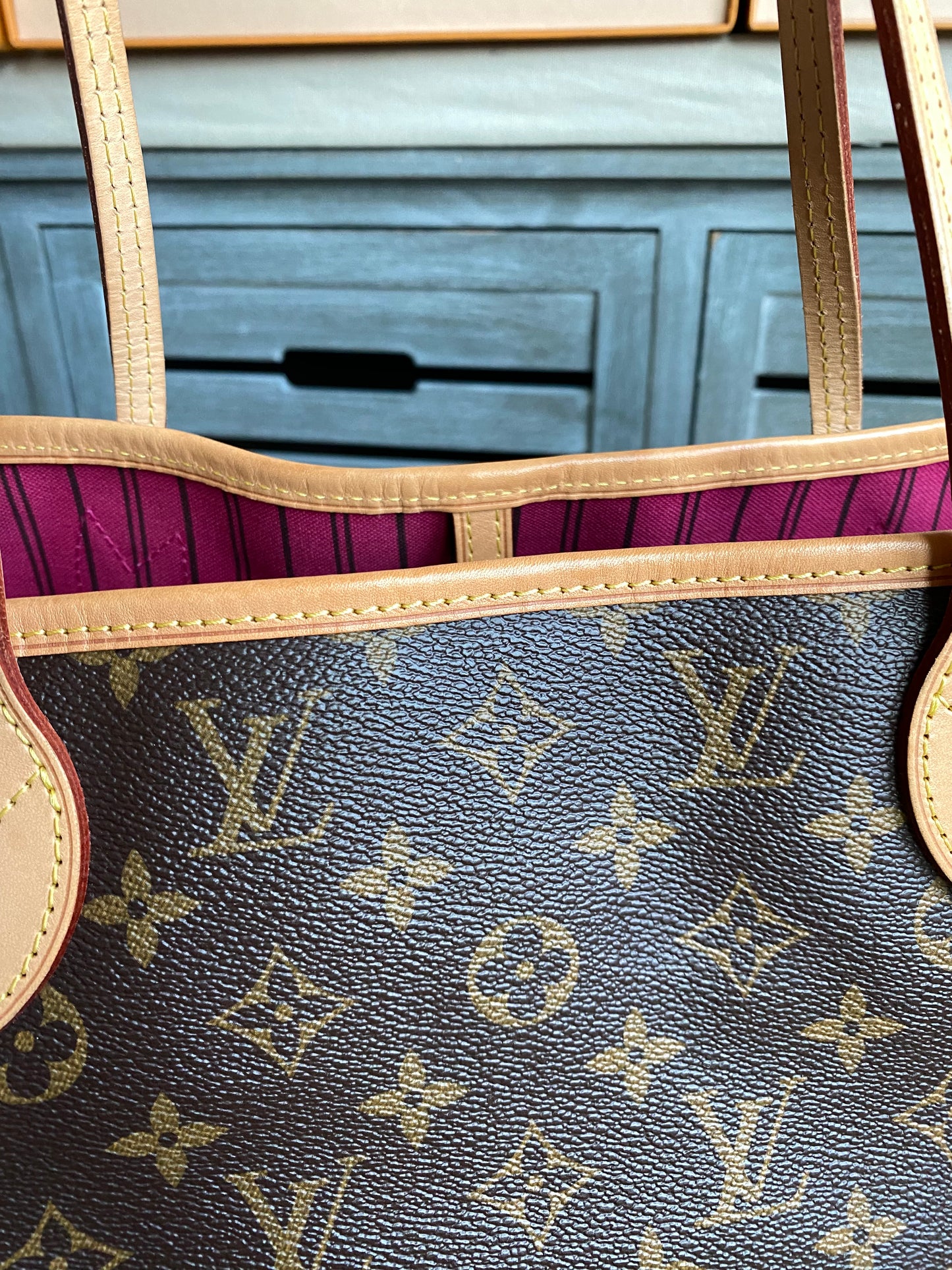 Louis Vuitton Neverfull MM With Pouch - Pink/Pivoine Interior
