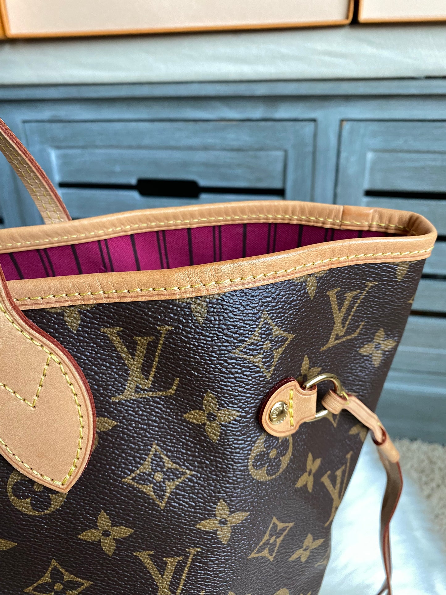 Louis Vuitton Neverfull MM With Pouch - Pink/Pivoine Interior