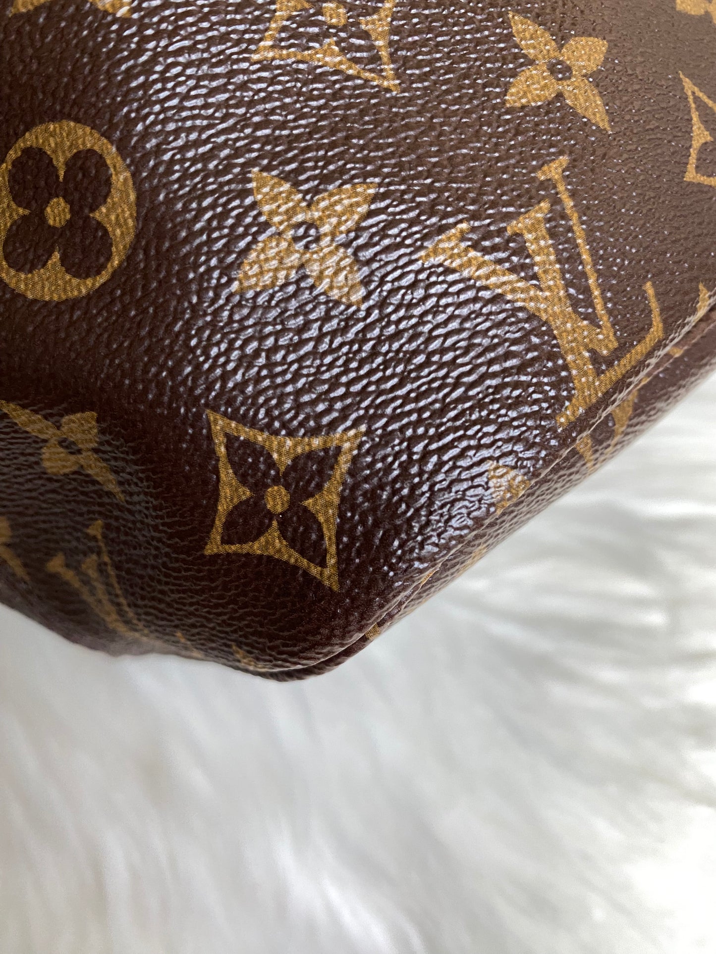Louis Vuitton Neverfull MM With Pouch - Pink/Pivoine Interior