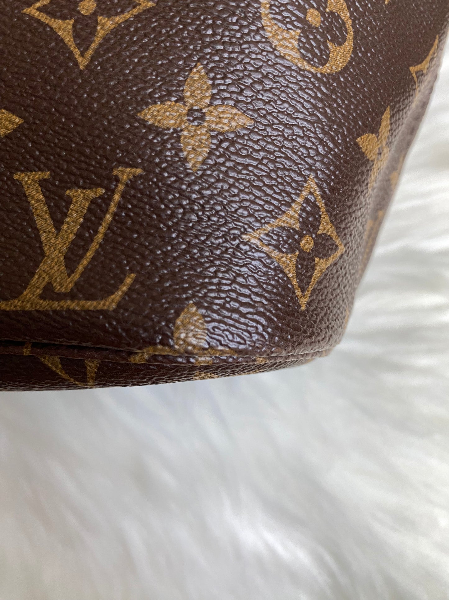 Louis Vuitton Neverfull MM With Pouch - Pink/Pivoine Interior