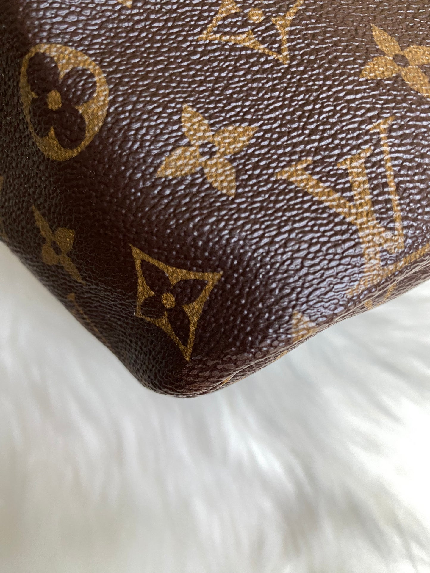 Louis Vuitton Neverfull MM With Pouch - Pink/Pivoine Interior