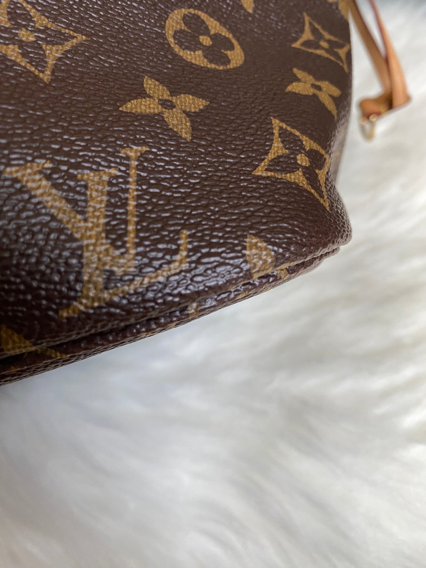 Louis Vuitton Neverfull MM With Pouch - Pink/Pivoine Interior