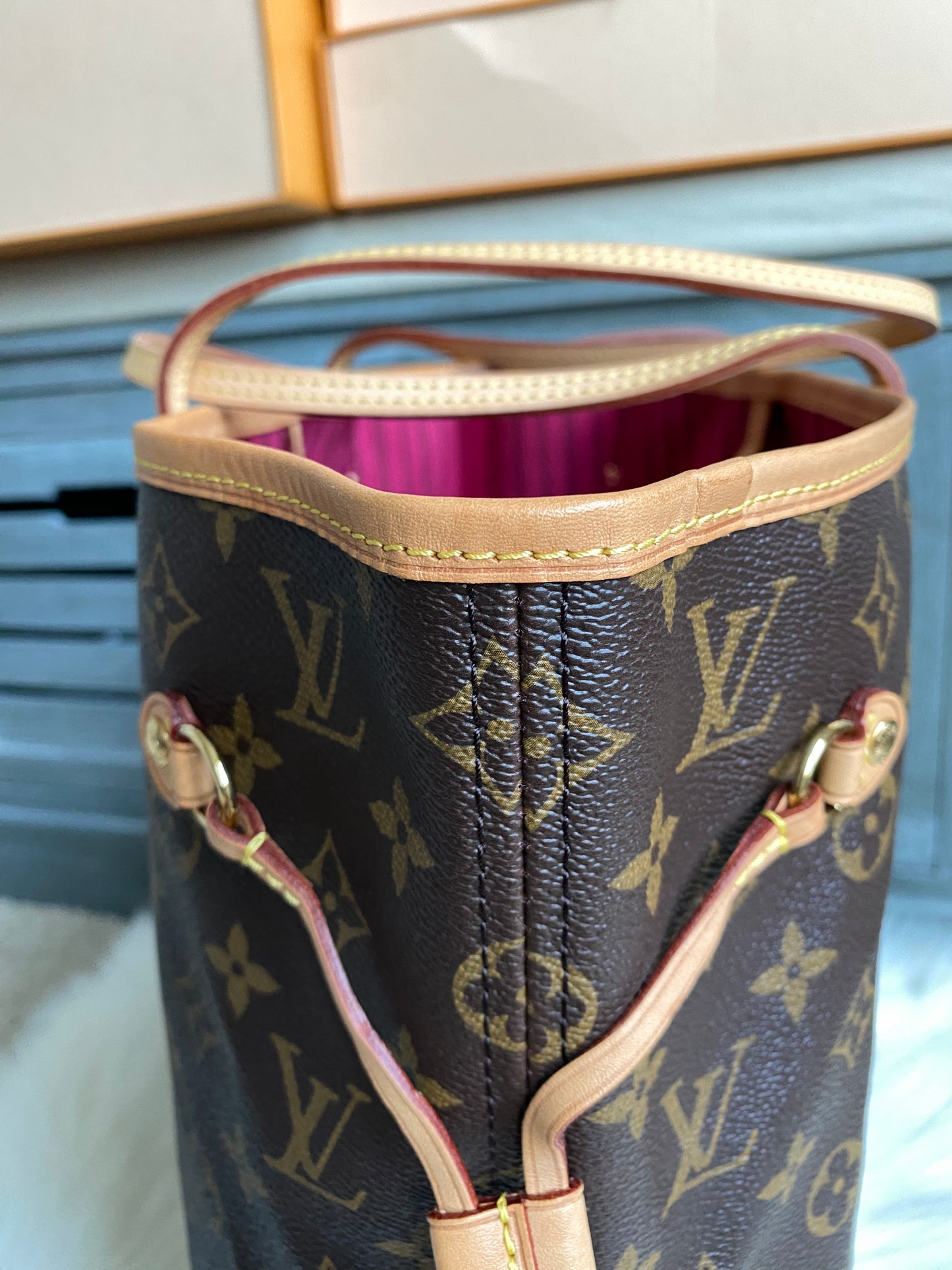 Louis Vuitton Neverfull MM With Pouch - Pink/Pivoine Interior