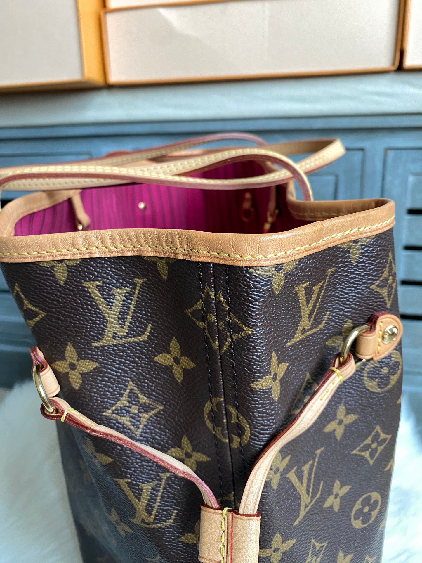 Louis Vuitton Neverfull MM With Pouch - Pink/Pivoine Interior