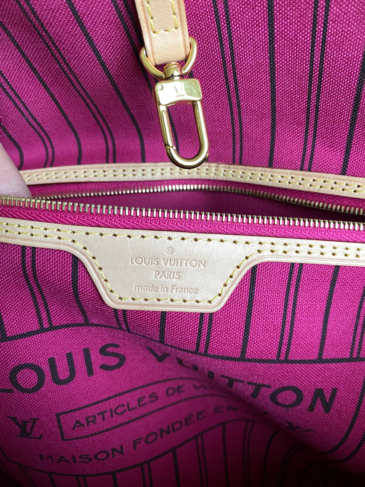 Louis Vuitton Neverfull MM With Pouch - Pink/Pivoine Interior