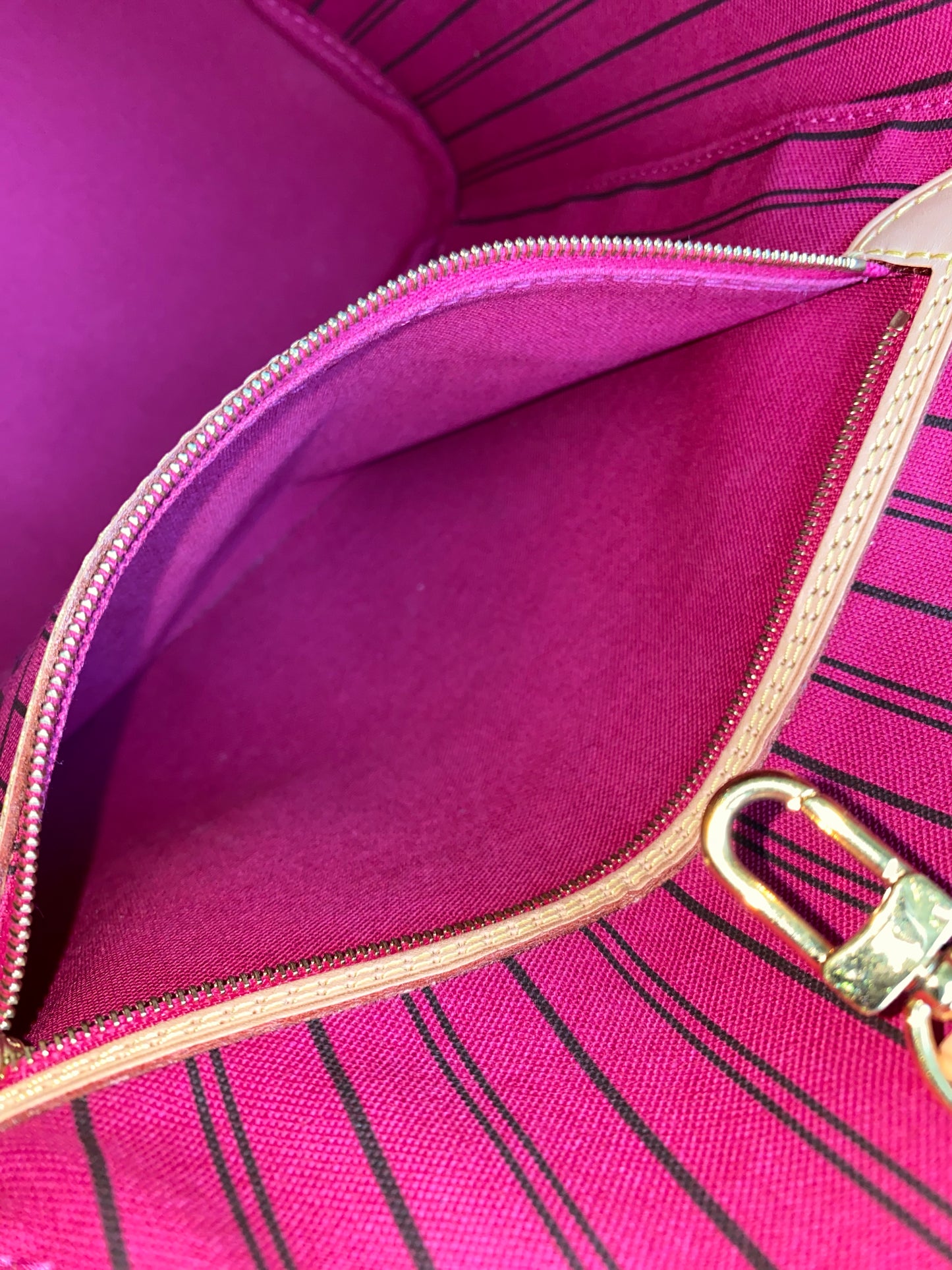 Louis Vuitton Neverfull MM With Pouch - Pink/Pivoine Interior