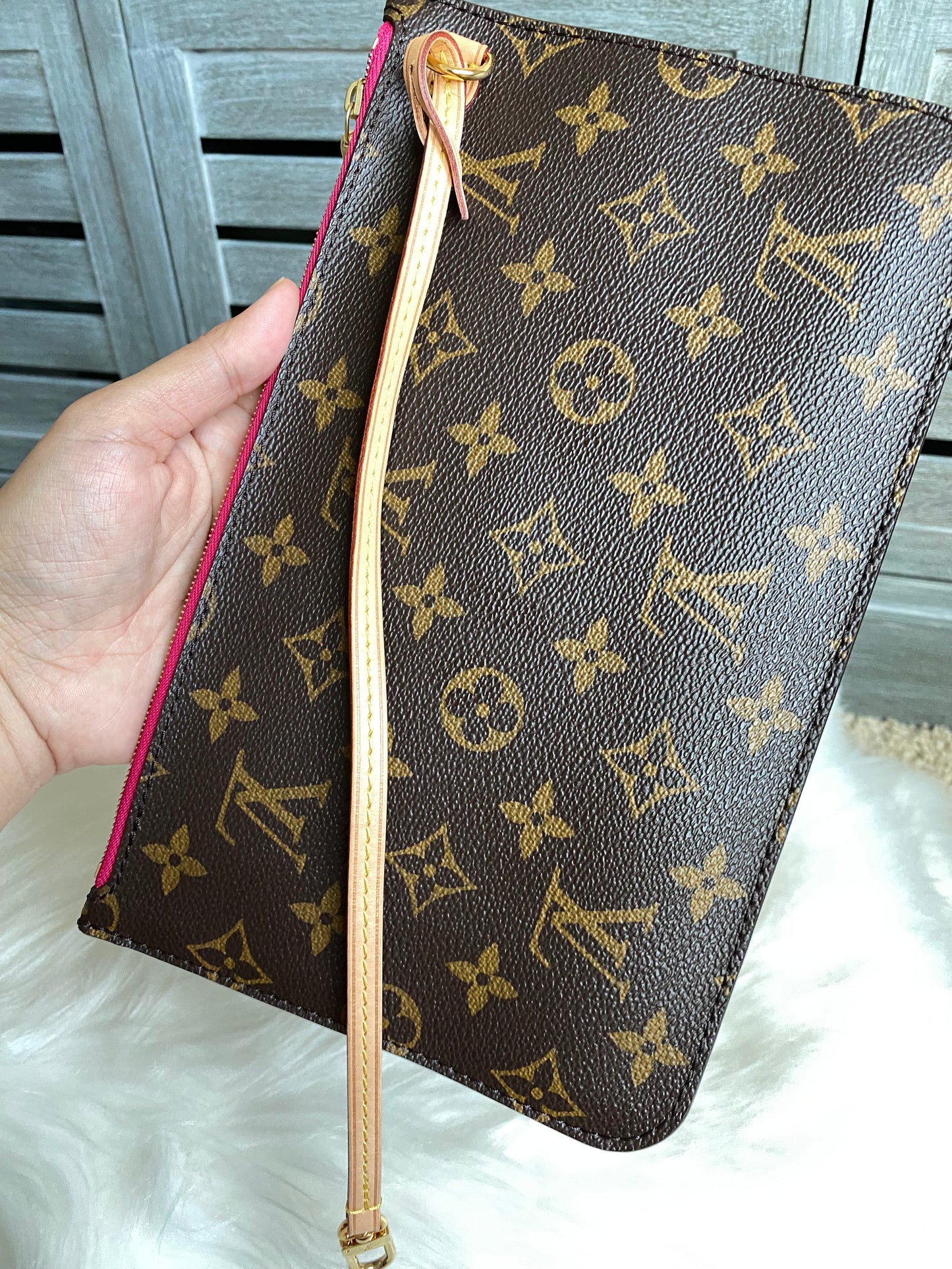 Louis Vuitton Neverfull MM With Pouch - Pink/Pivoine Interior