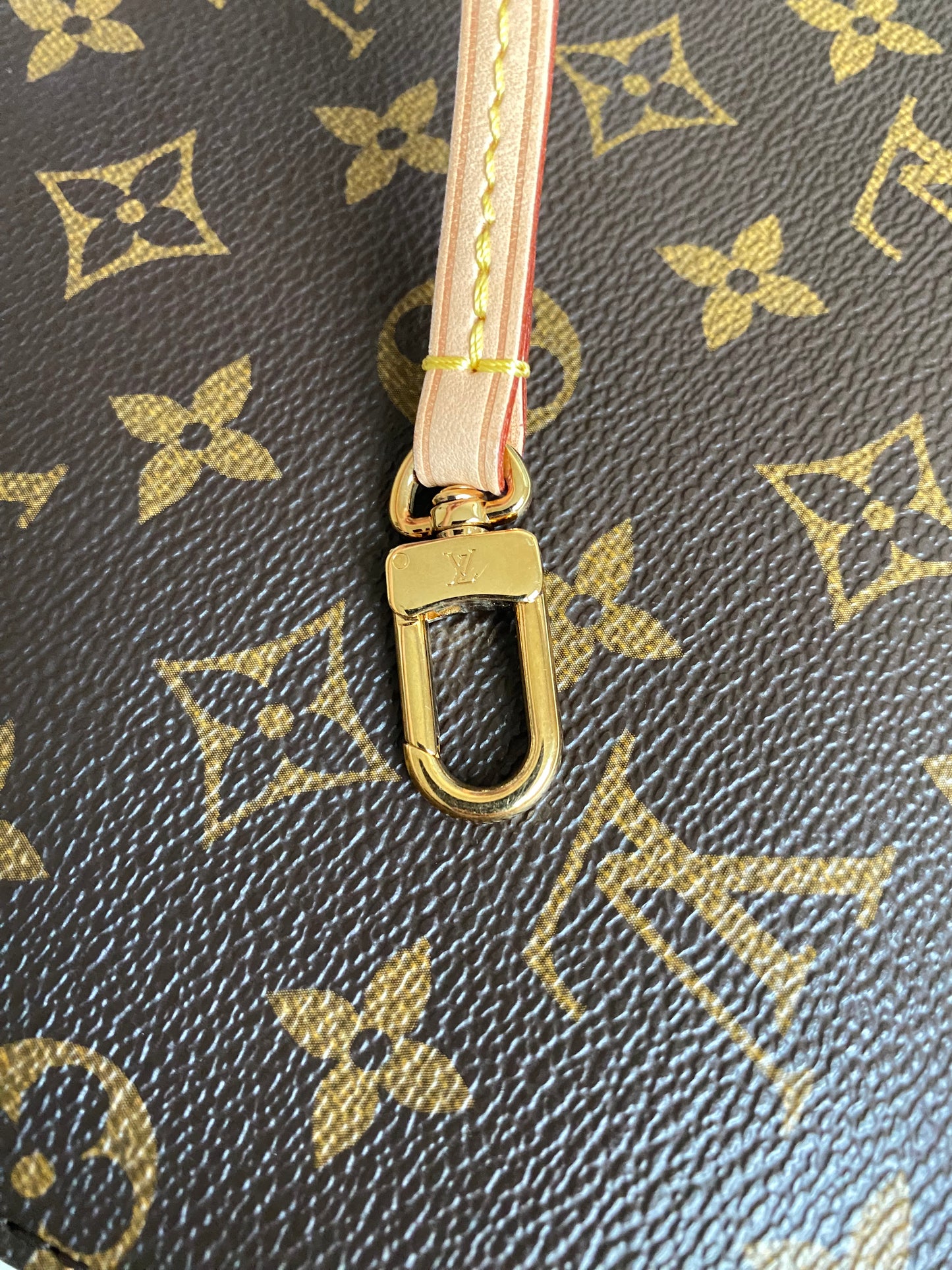 Louis Vuitton Neverfull MM With Pouch - Pink/Pivoine Interior