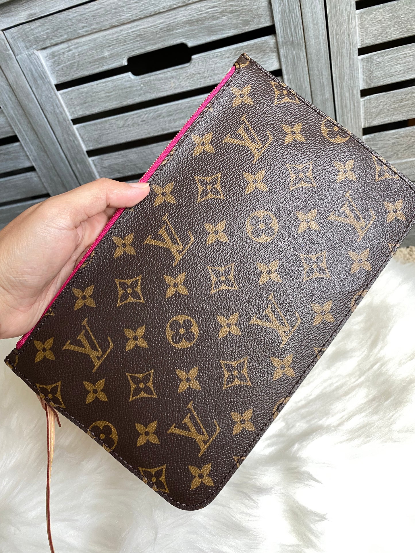 Louis Vuitton Neverfull MM With Pouch - Pink/Pivoine Interior