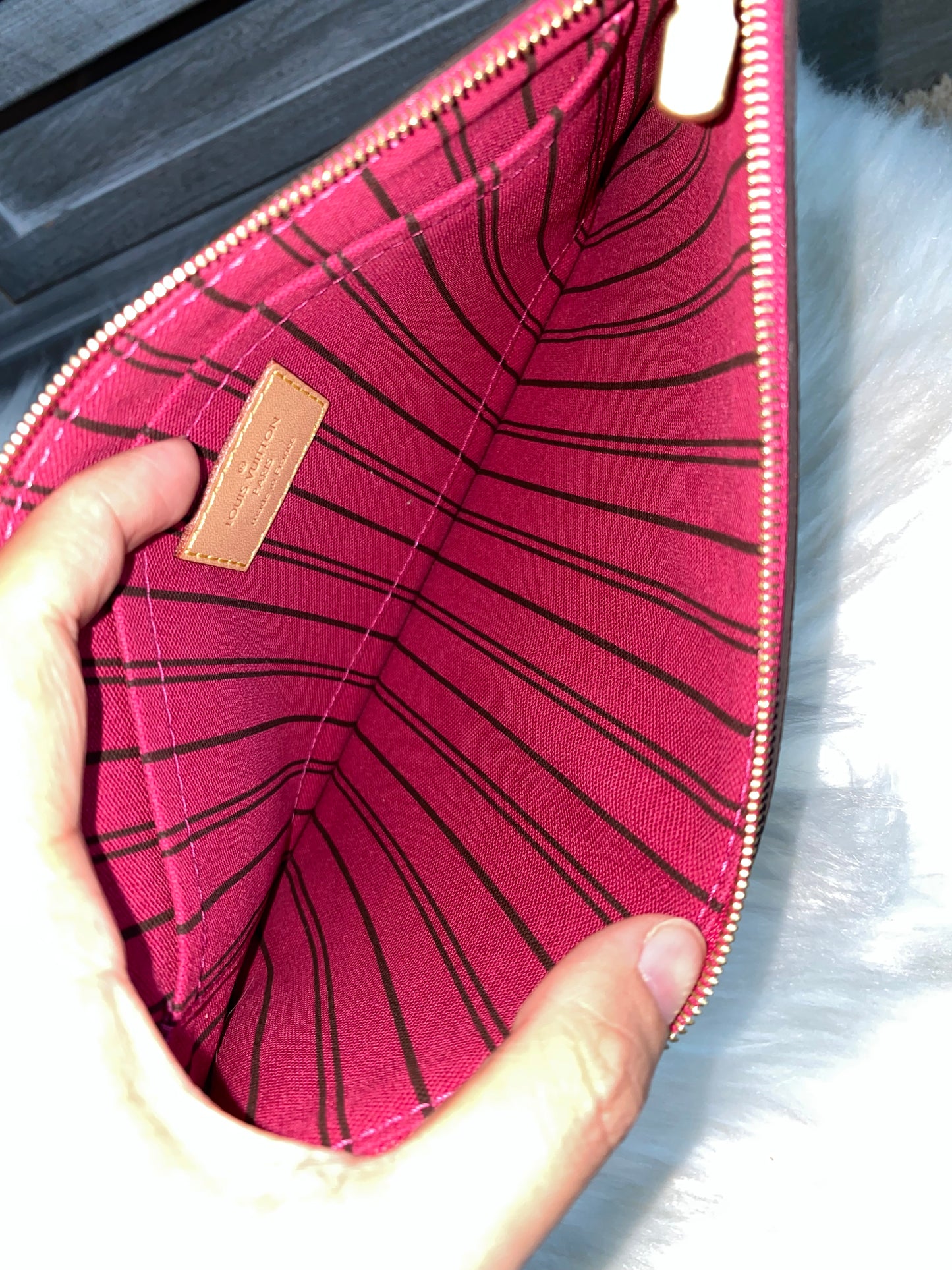 Louis Vuitton Neverfull MM With Pouch - Pink/Pivoine Interior