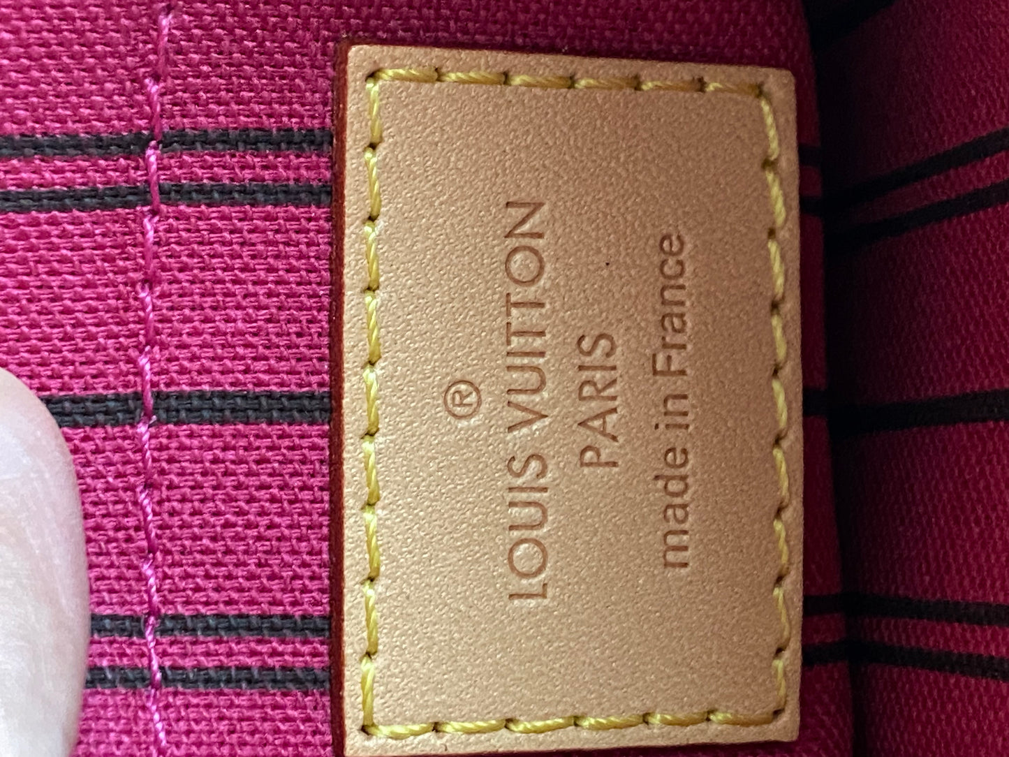 Louis Vuitton Neverfull MM With Pouch - Pink/Pivoine Interior