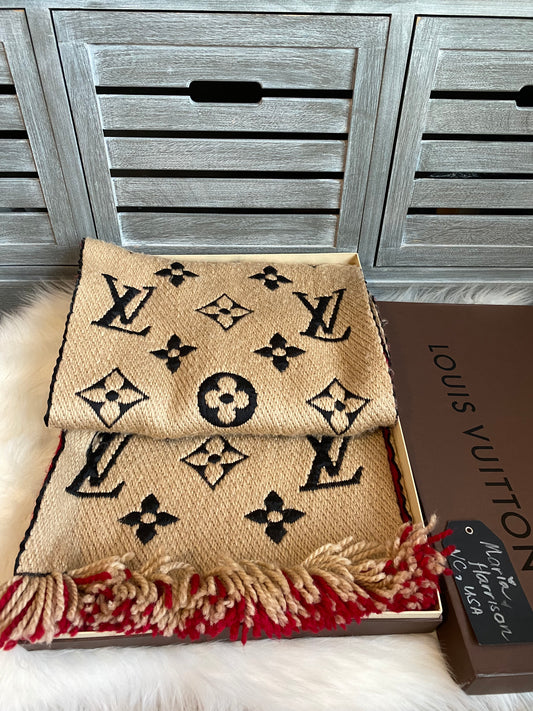 Louis Vuitton 𝐖𝐨𝐨𝐥/𝐒𝐢𝐥𝐤 𝐋𝐨𝐠𝐨𝐦𝐚𝐧𝐢𝐚 𝐃𝐮𝐨 𝐒𝐜𝐚𝐫𝐟
