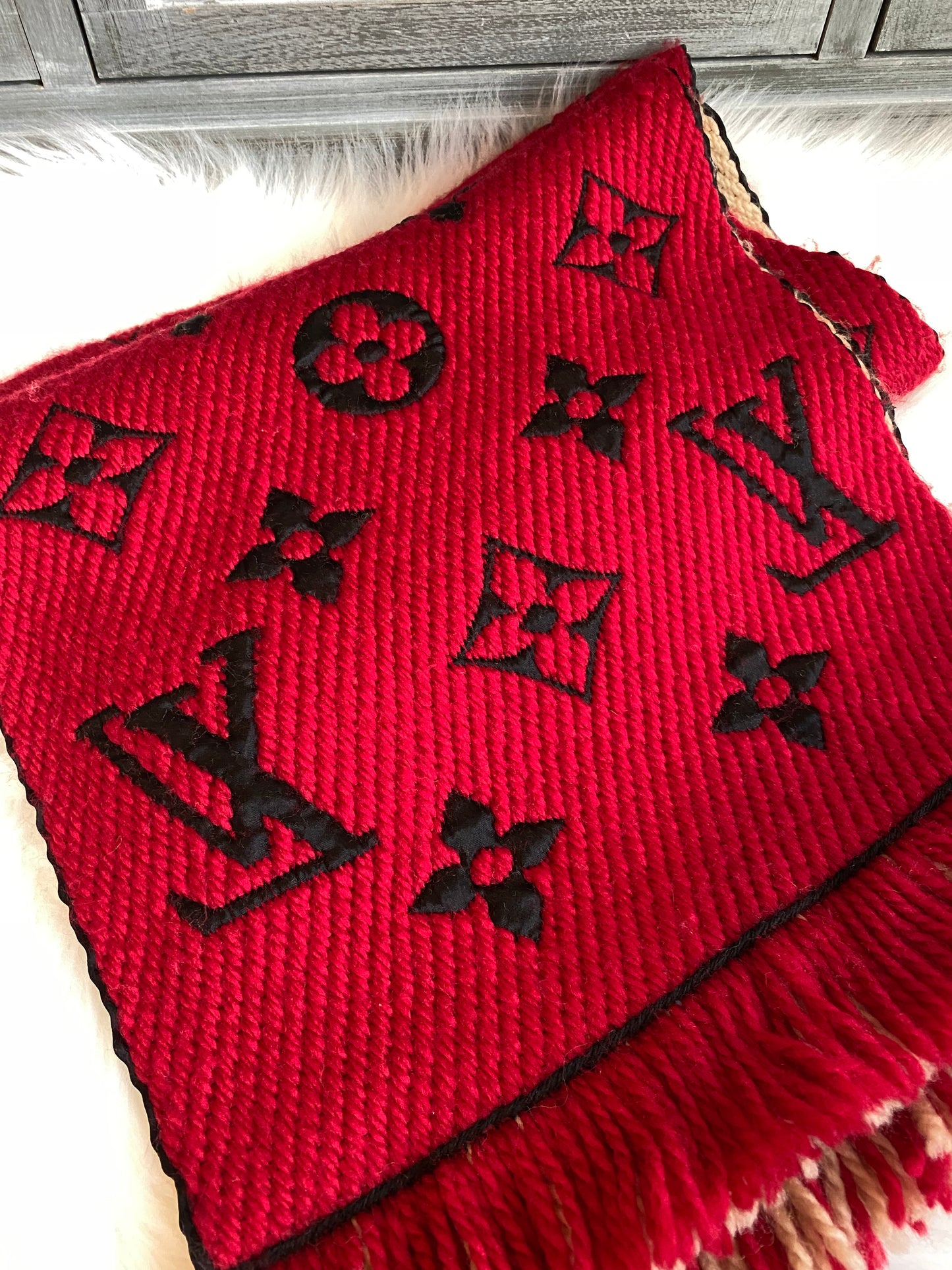 Louis Vuitton ๐๐จ๐จ๐ฅ/๐๐ข๐ฅ๐ค ๐๐จ๐ ๐จ๐ฆ๐๐ง๐ข๐ ๐๐ฎ๐จ ๐๐๐๐ซ๐