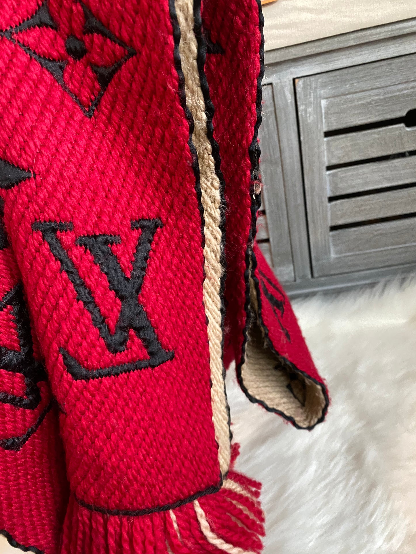 Louis Vuitton ๐๐จ๐จ๐ฅ/๐๐ข๐ฅ๐ค ๐๐จ๐ ๐จ๐ฆ๐๐ง๐ข๐ ๐๐ฎ๐จ ๐๐๐๐ซ๐