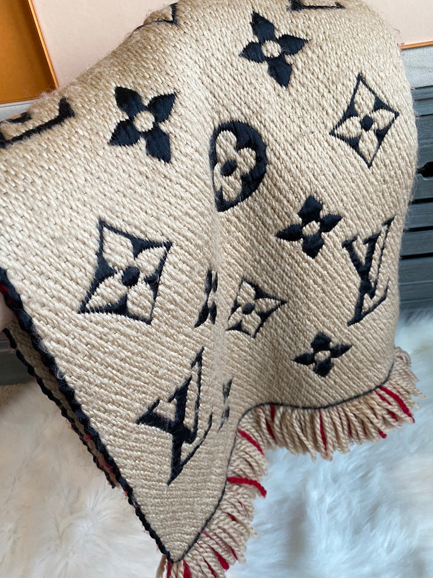 Louis Vuitton ๐๐จ๐จ๐ฅ/๐๐ข๐ฅ๐ค ๐๐จ๐ ๐จ๐ฆ๐๐ง๐ข๐ ๐๐ฎ๐จ ๐๐๐๐ซ๐