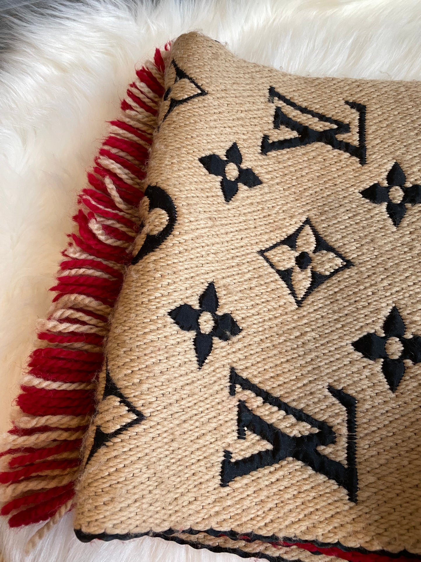 Louis Vuitton ๐๐จ๐จ๐ฅ/๐๐ข๐ฅ๐ค ๐๐จ๐ ๐จ๐ฆ๐๐ง๐ข๐ ๐๐ฎ๐จ ๐๐๐๐ซ๐