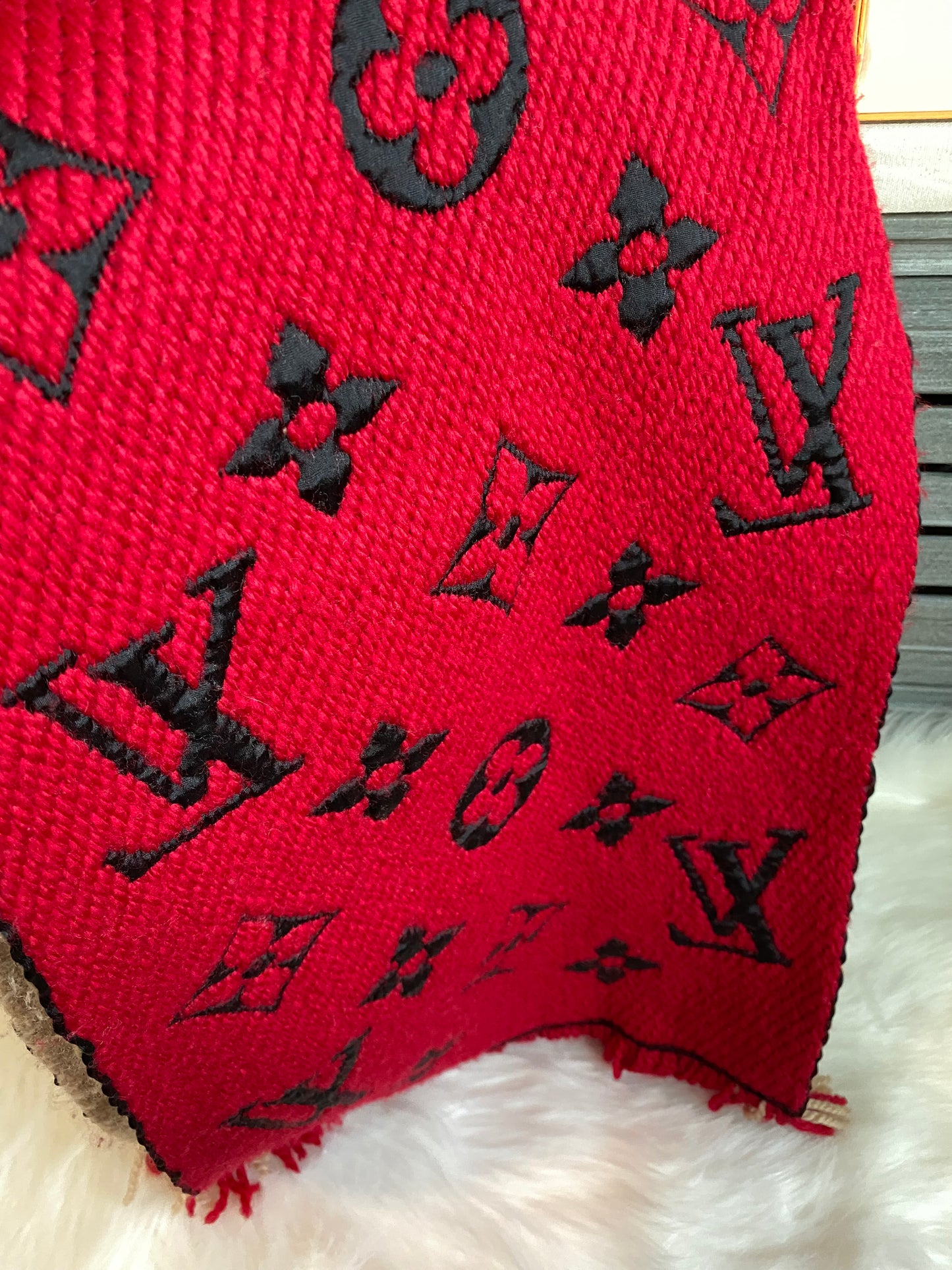 Louis Vuitton ๐๐จ๐จ๐ฅ/๐๐ข๐ฅ๐ค ๐๐จ๐ ๐จ๐ฆ๐๐ง๐ข๐ ๐๐ฎ๐จ ๐๐๐๐ซ๐