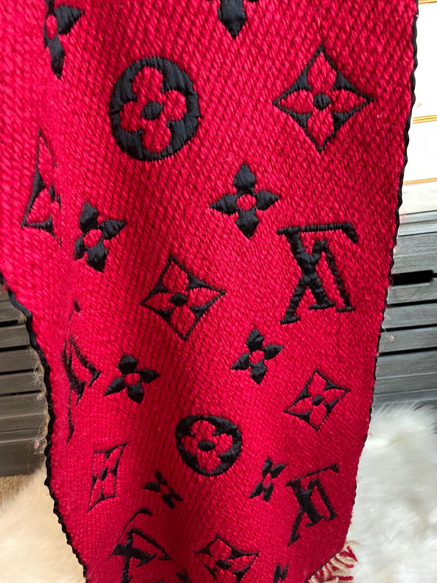 Louis Vuitton ๐๐จ๐จ๐ฅ/๐๐ข๐ฅ๐ค ๐๐จ๐ ๐จ๐ฆ๐๐ง๐ข๐ ๐๐ฎ๐จ ๐๐๐๐ซ๐