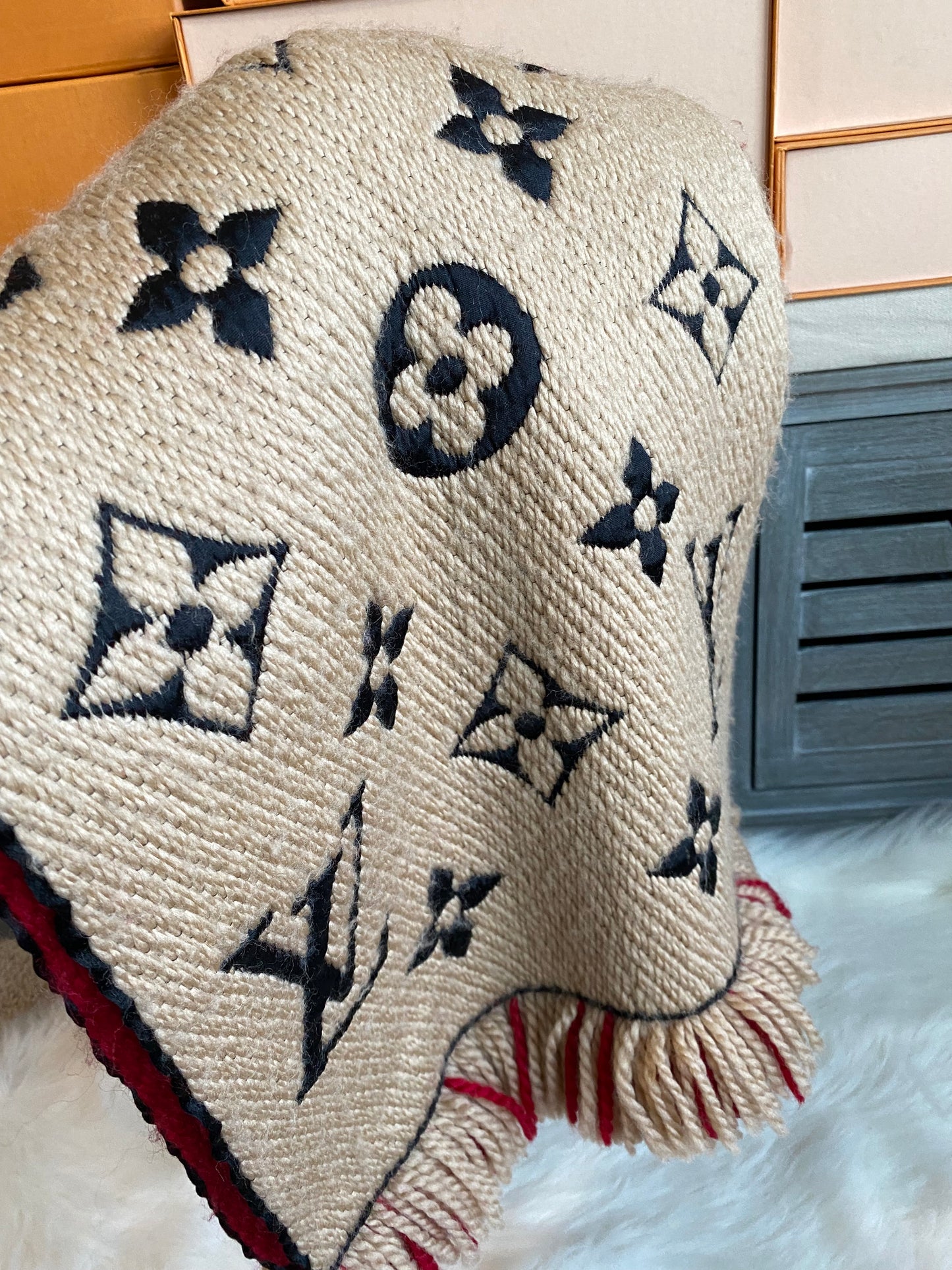 Louis Vuitton ๐๐จ๐จ๐ฅ/๐๐ข๐ฅ๐ค ๐๐จ๐ ๐จ๐ฆ๐๐ง๐ข๐ ๐๐ฎ๐จ ๐๐๐๐ซ๐