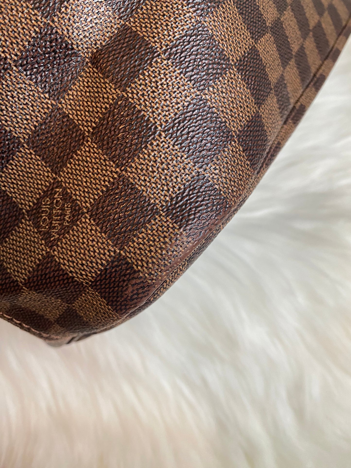 Louis Vuitton Neverfull MM With Pouch