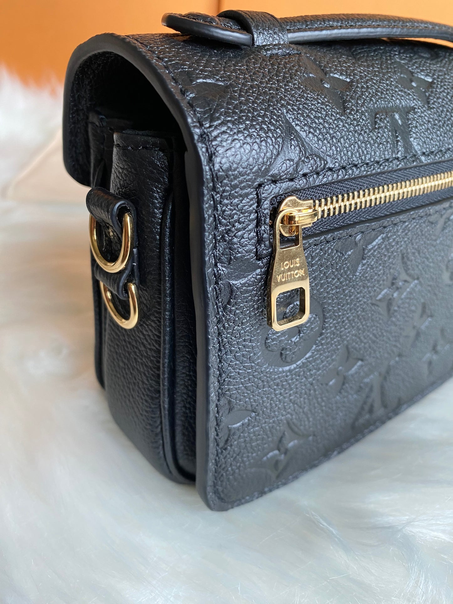 Louis Vuitton Pochette Metis East West Black Empreinte