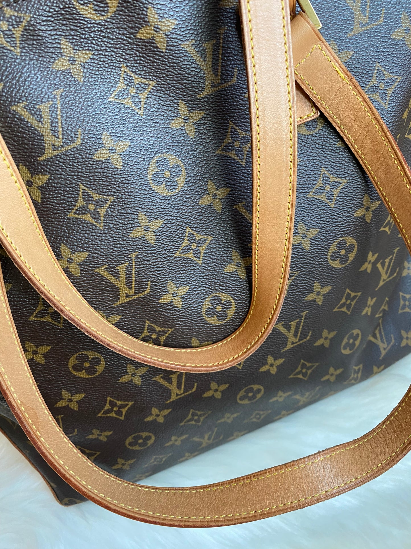 Louis Vuitton Cabas Mezzo