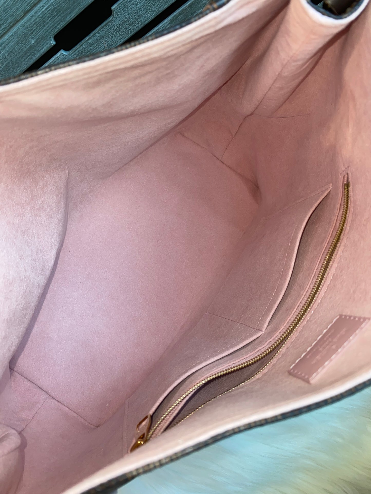 Louis Vuitton Caissa Hobo PM Rose Ballerine