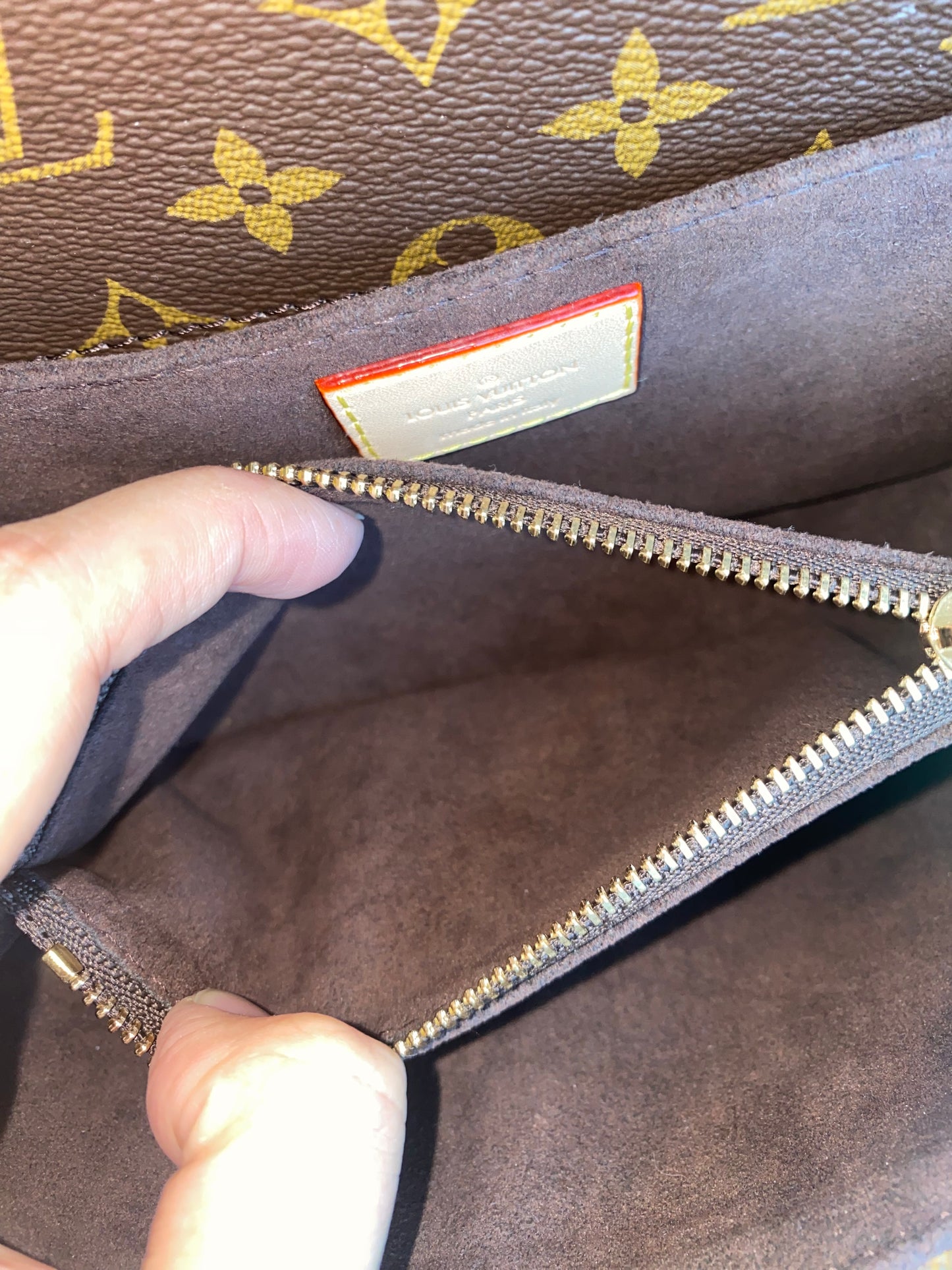 Louis Vuitton Pochettis East West