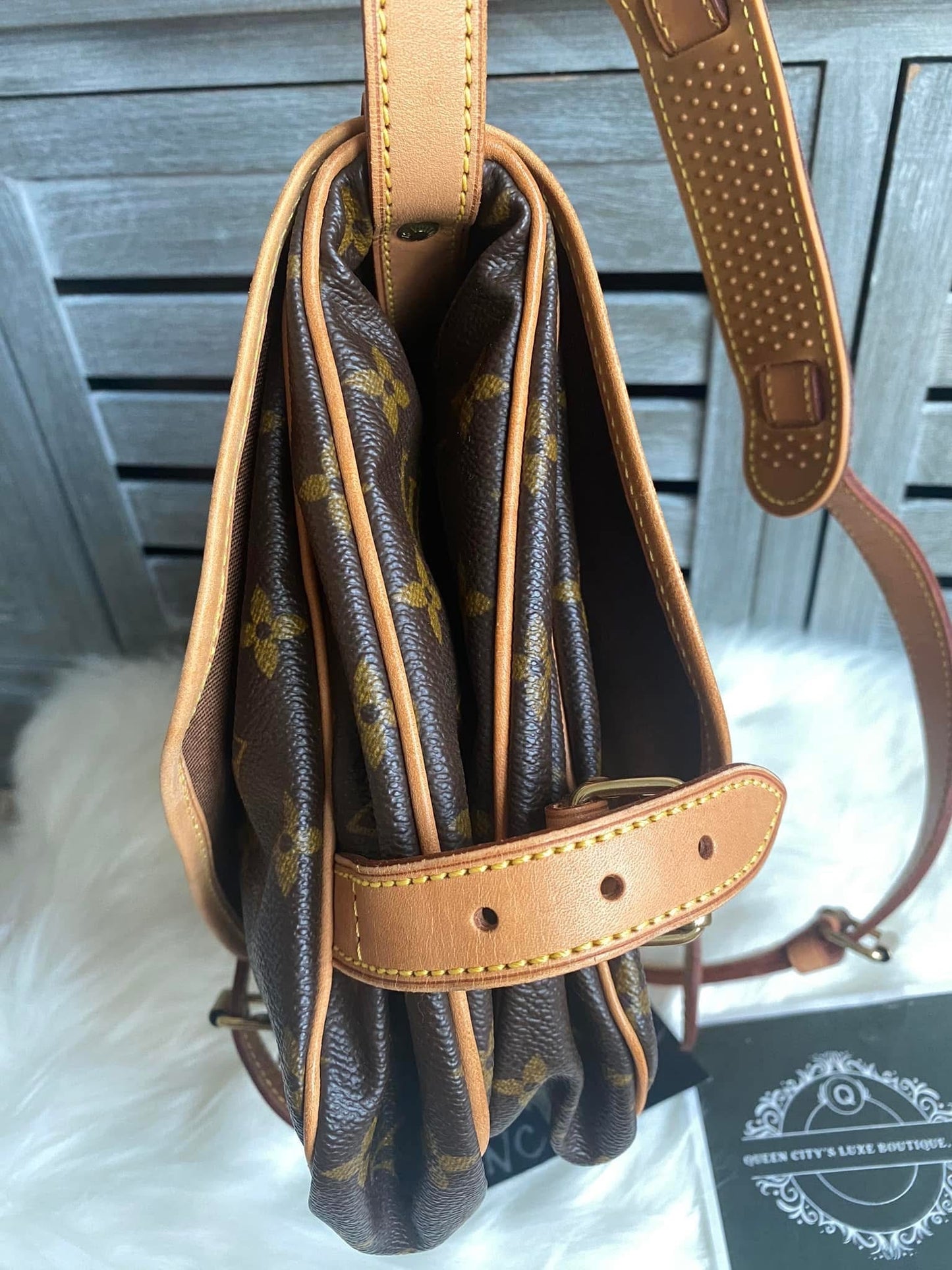 Louis Vuitton Saumur 30