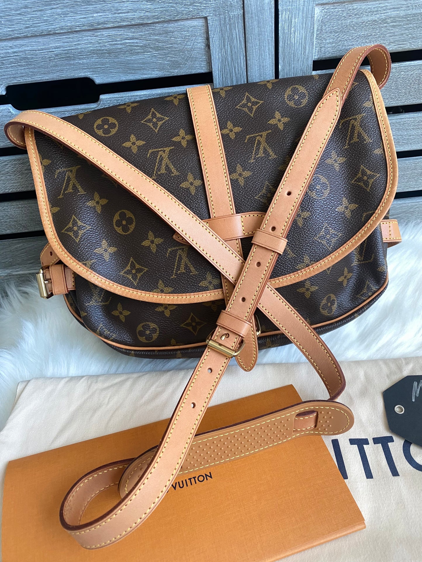 Louis Vuitton Saumur 30
