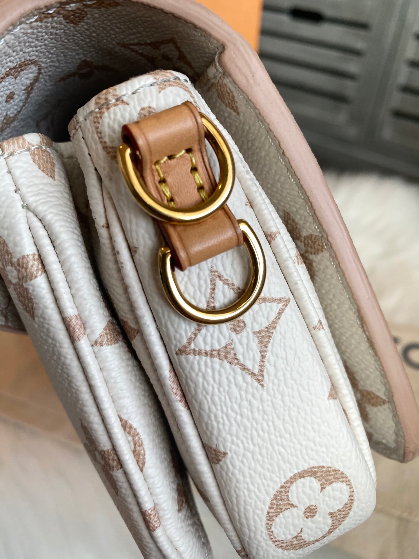 Louis Vuitton Pochette Metis East West Dune