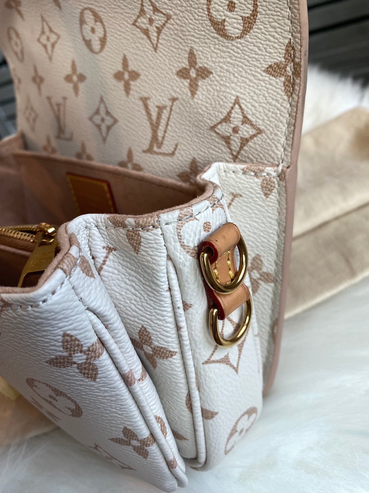 Louis Vuitton Pochette Metis East West Dune