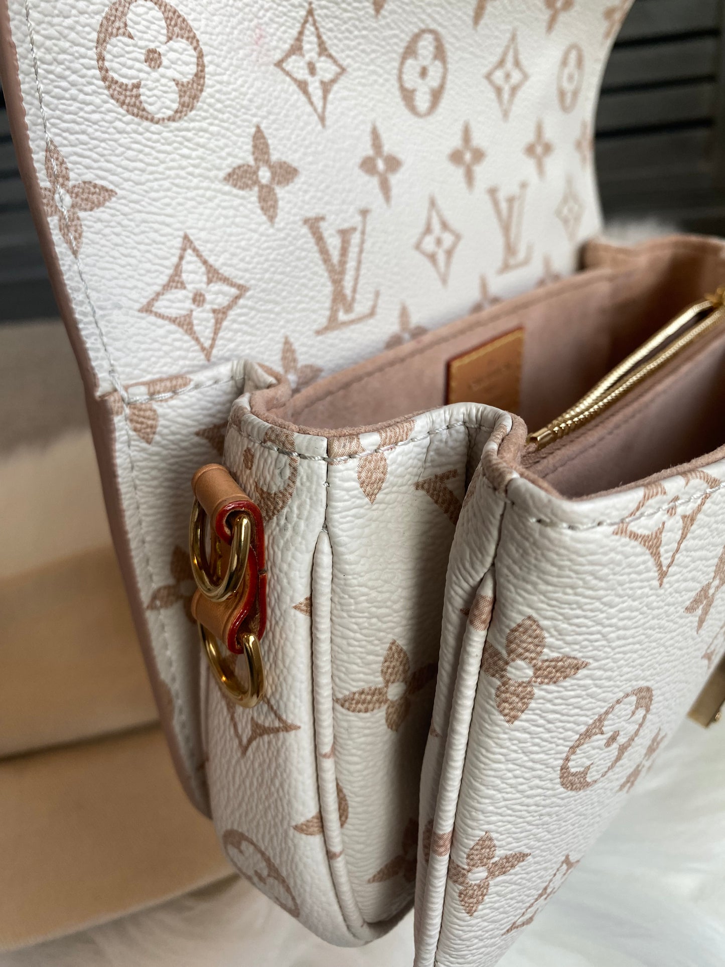Louis Vuitton Pochette Metis East West Dune