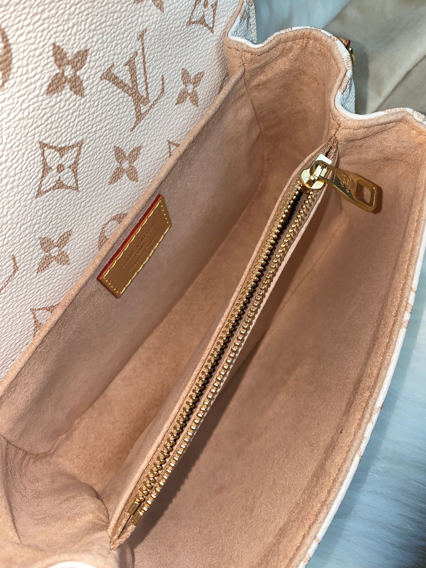 Louis Vuitton Pochette Metis East West Dune