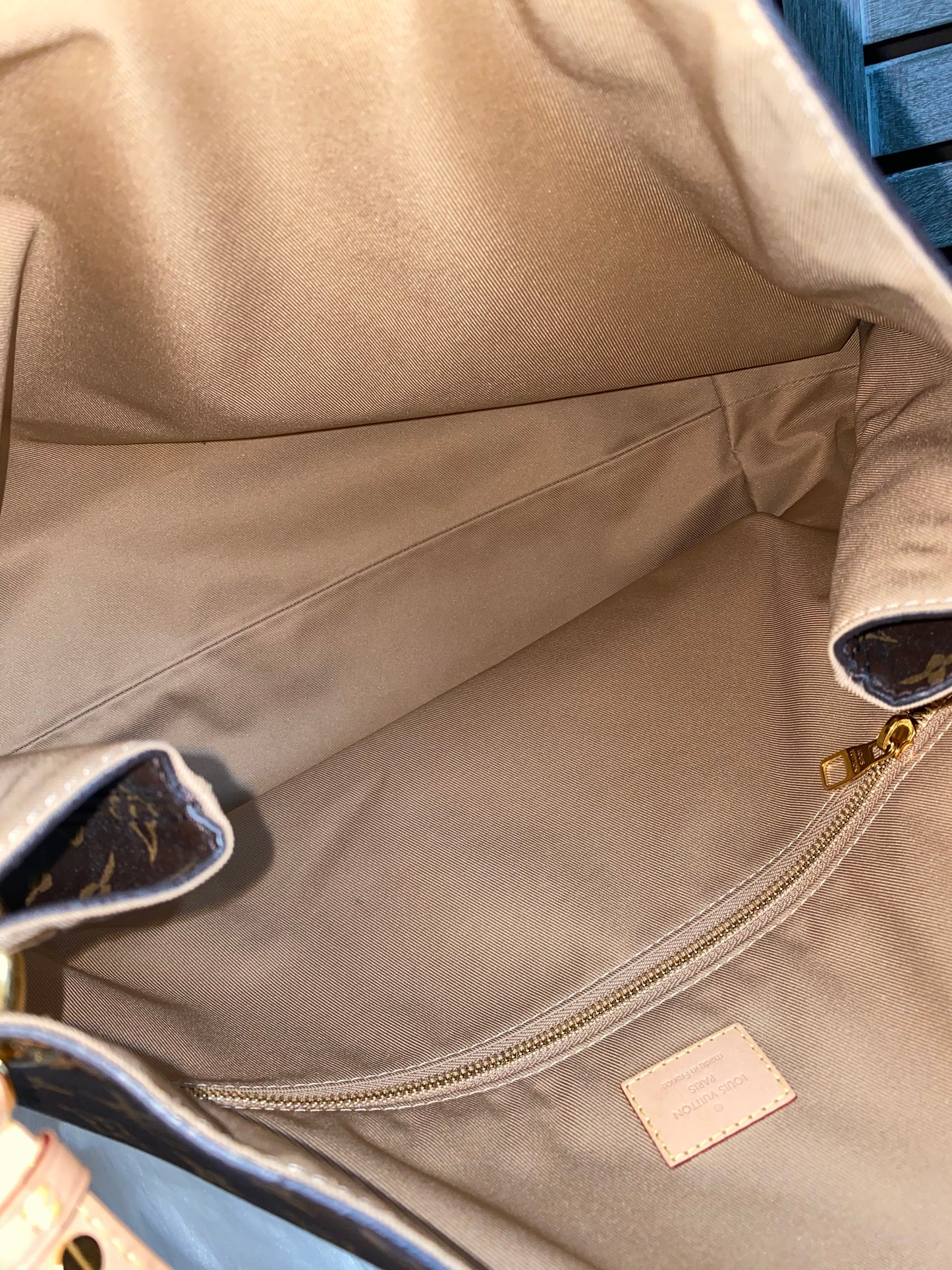 Louis Vuitton Graceful MM Beige Interior