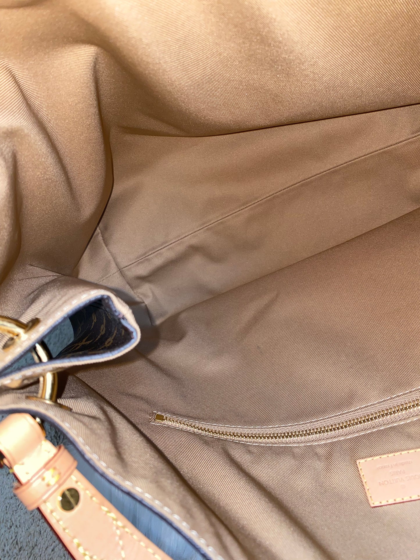 Louis Vuitton Graceful MM Beige Interior