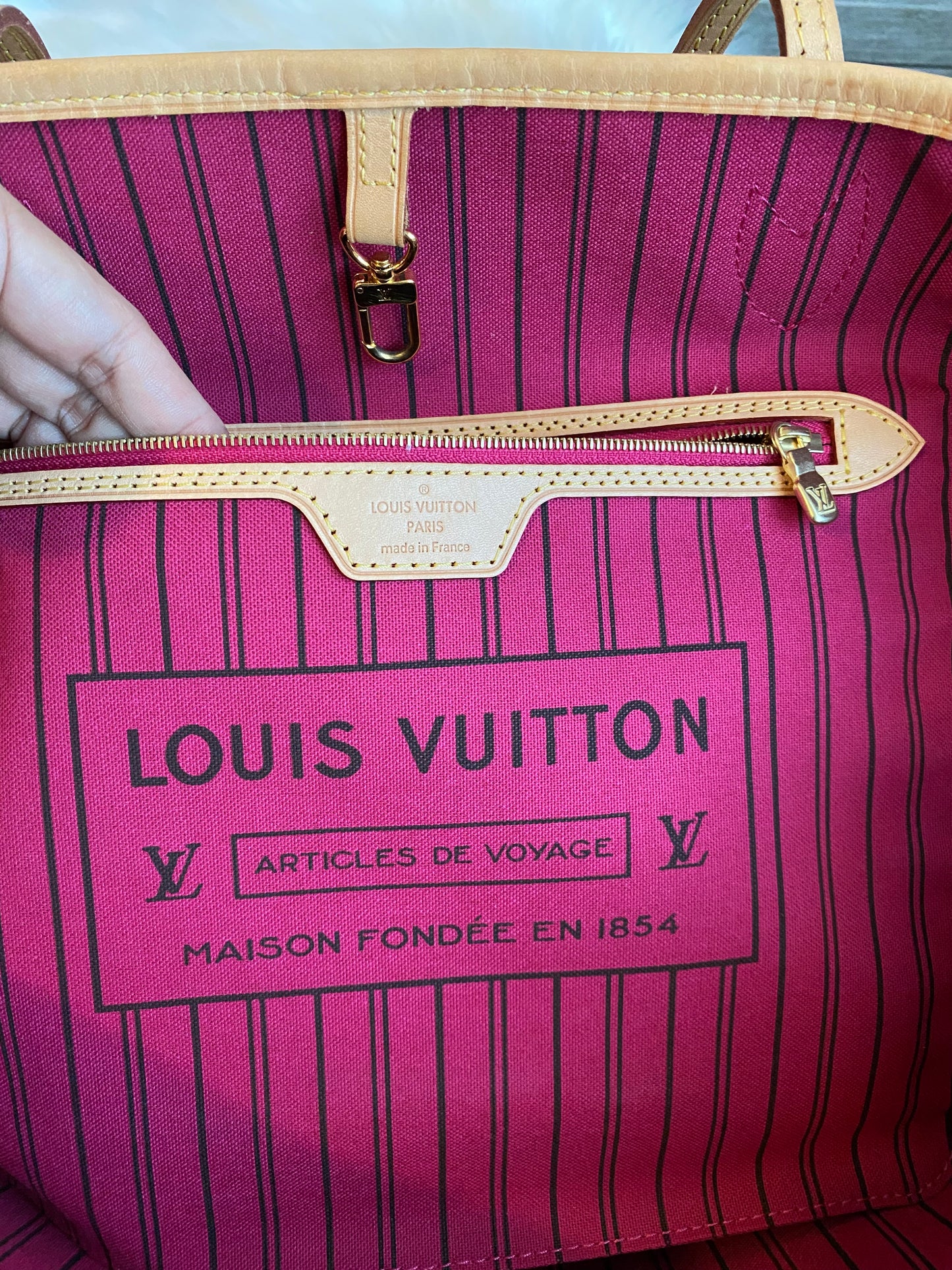 Louis Vuitton Neverfull MM With Pouch - Pivoine