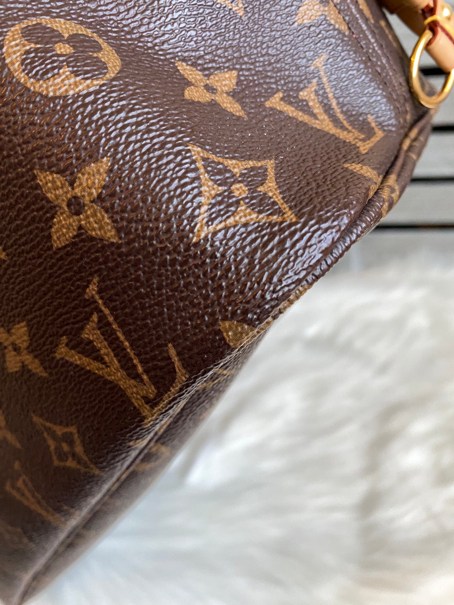 Louis Vuitton Neverfull MM With Pouch Cerise