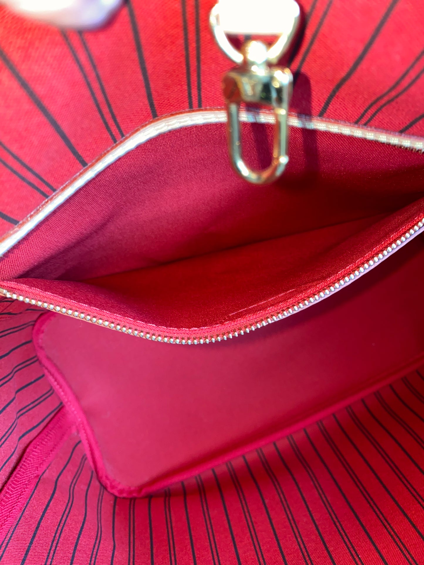 Louis Vuitton Neverfull MM With Pouch Cerise
